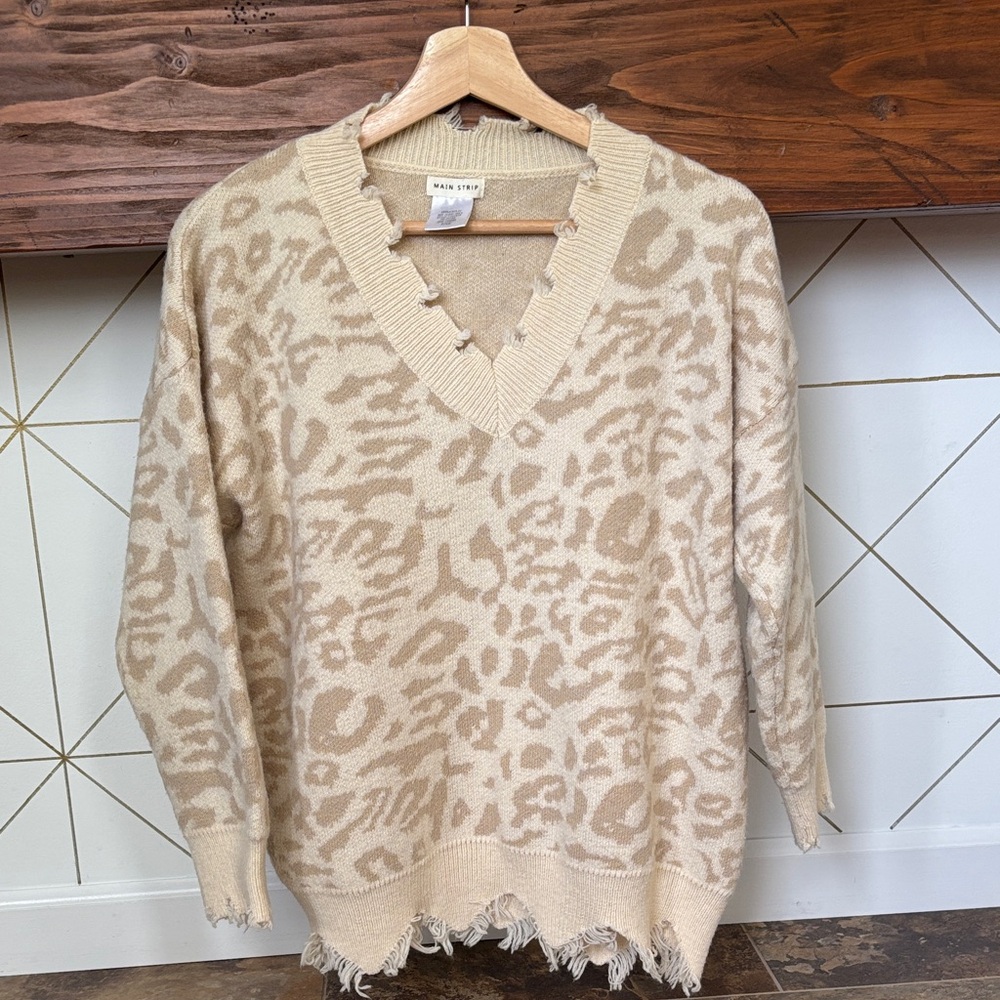 Main Strip Beige Leopard-Print V-Neck Sweater